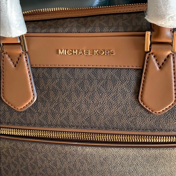 Michael Kors Brown Weekender - Picture 2 of 8